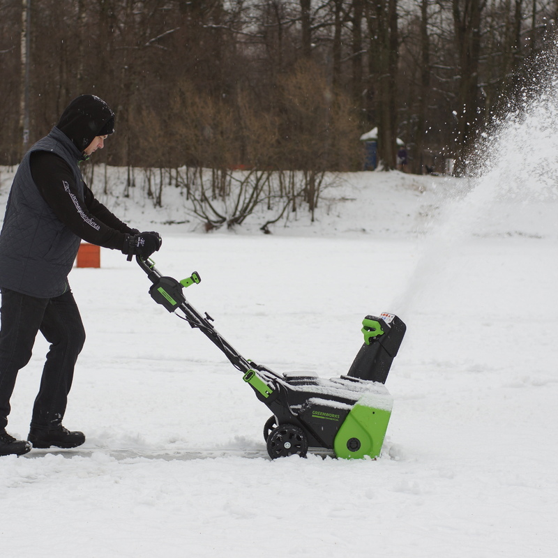 Снегоуборщик Greenworks GD82STK5 82V (56см) аккумуляторный, с АКБ 5 А/ч и ЗУ