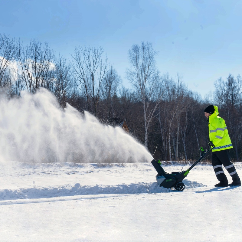 Снегоуборщик Greenworks 82SN22K5 82V (56 см) аккумуляторный, c АКБ 5 А/ч и ЗУ