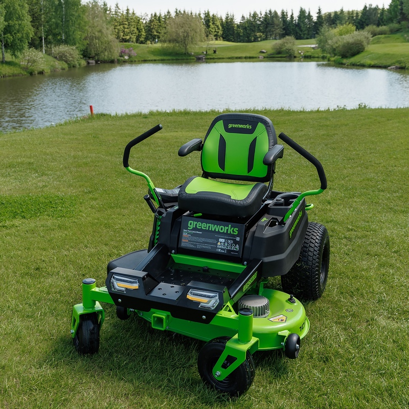 Райдер садовый Greenworks GC82ZT107 82V (107 см) Zero Turn CrossoverT аккумуляторный с нулевым радиусом разворота