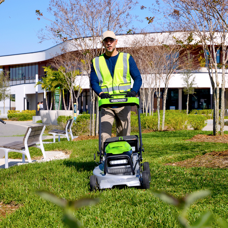 Газонокосилка Greenworks LM221S 82V (56 см) самоходная аккумуляторная, без АКБ и ЗУ