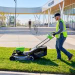 Газонокосилка Greenworks LM221S 82V (56 см) самоходная аккумуляторная, без АКБ и ЗУ