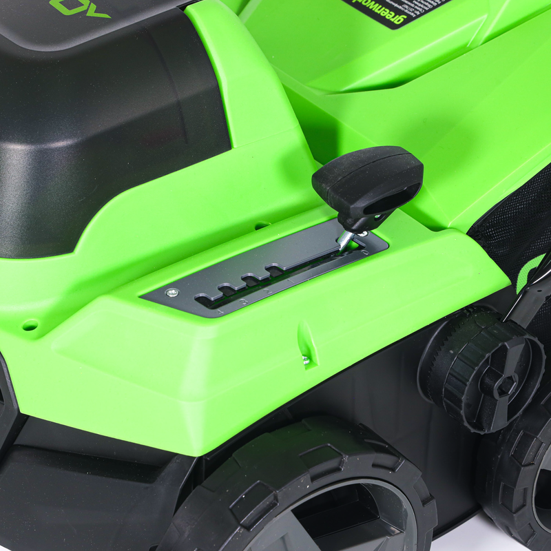 Аэратор-скарификатор Greenworks GD40SC38IIK4 40V аккумуляторный, с АКБ 4 А/ч и ЗУ