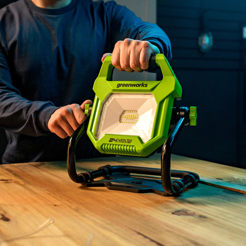 LED-прожектор Greenworks G24WL 24V (2000Лм) с гибридным питанием, без АКБ и ЗУ
