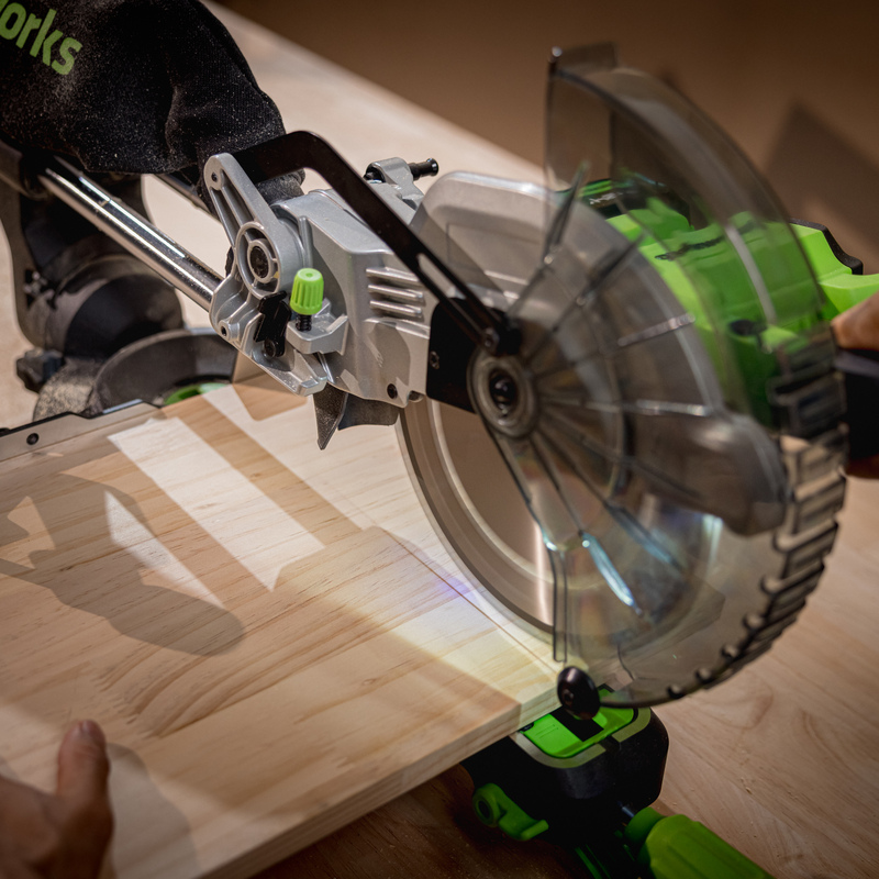 Торцовочная пила Greenworks GD24MS216 24V (65х310мм) аккумуляторная, без АКБ и ЗУ