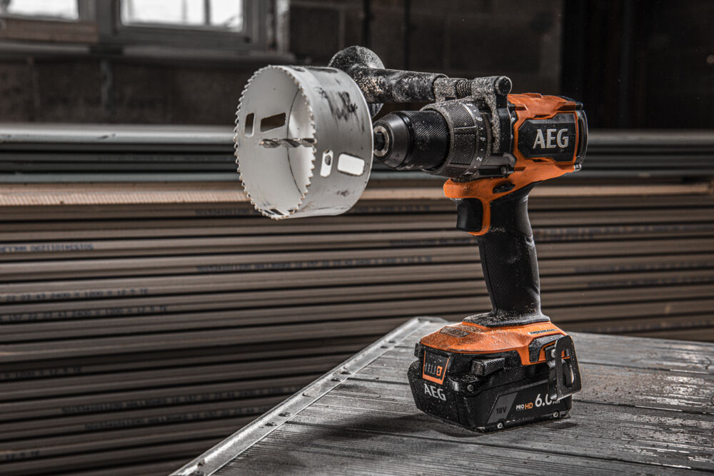 Дрель-шуруповерт ударная аккумуляторная бесщеточная AEG BSB18BL2-602K