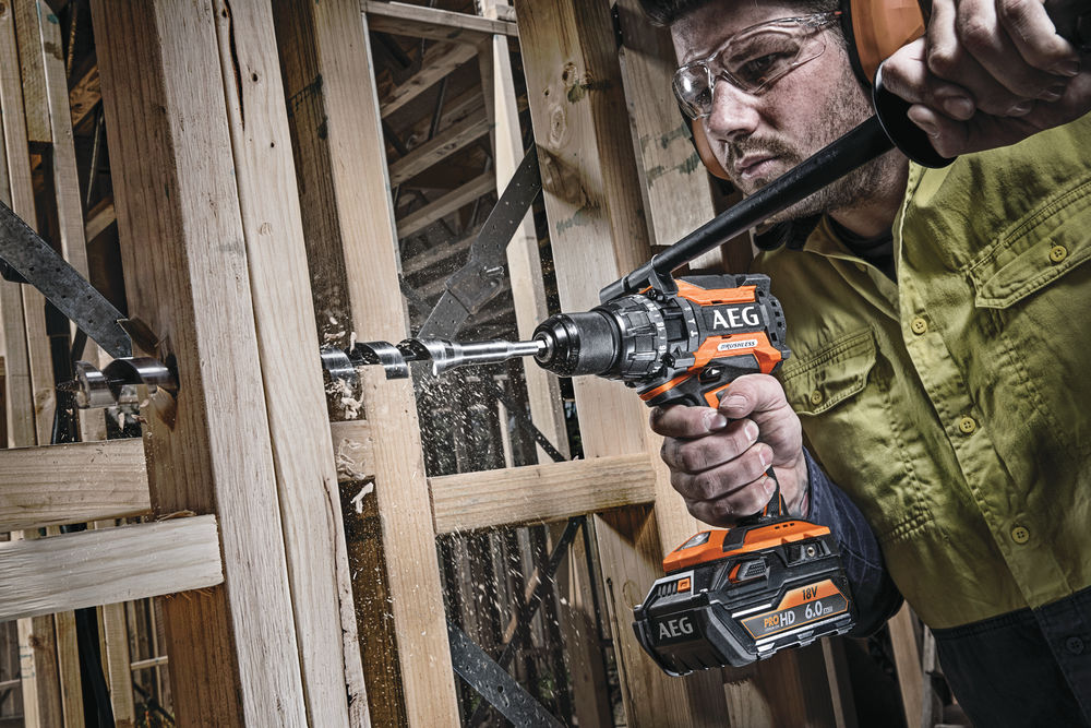 Дрель-шуруповерт аккумуляторная AEG BSB18BL LI-602C