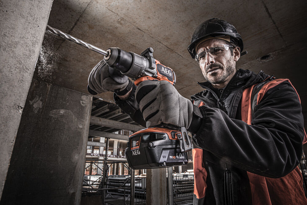 Дрель-шуруповерт ударная аккумуляторная AEG BSB18C3BL-402C