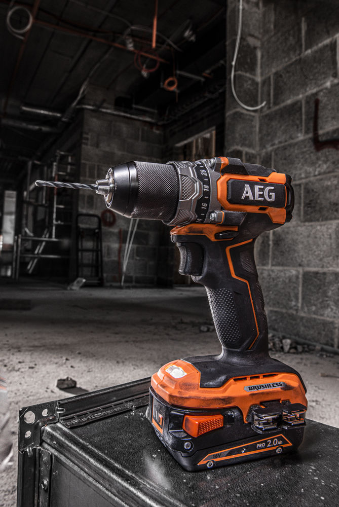 Дрель-шуруповерт аккумуляторная AEG BS18SBL-202C