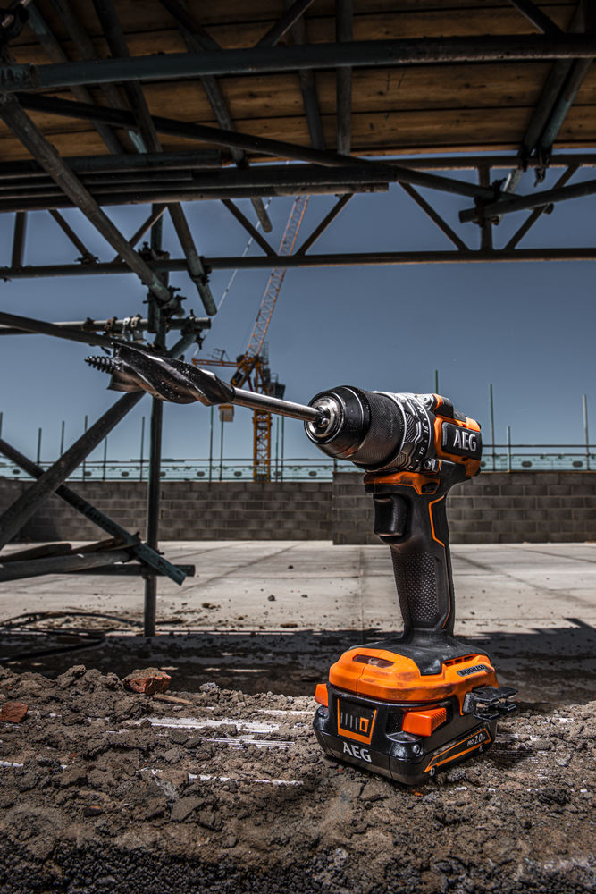 Дрель-шуруповерт аккумуляторная AEG BS18SBL-202C