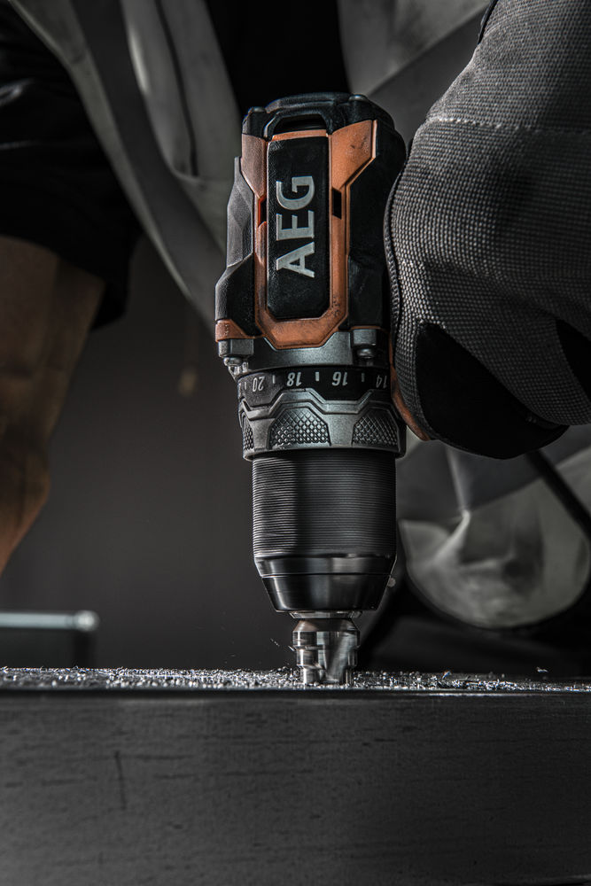 Дрель-шуруповерт аккумуляторная AEG BS18SBL-202C