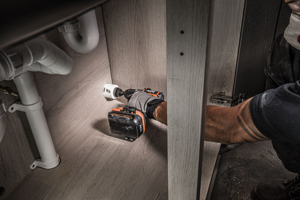 Дрель-шуруповерт аккумуляторная AEG BS18SBL-202C