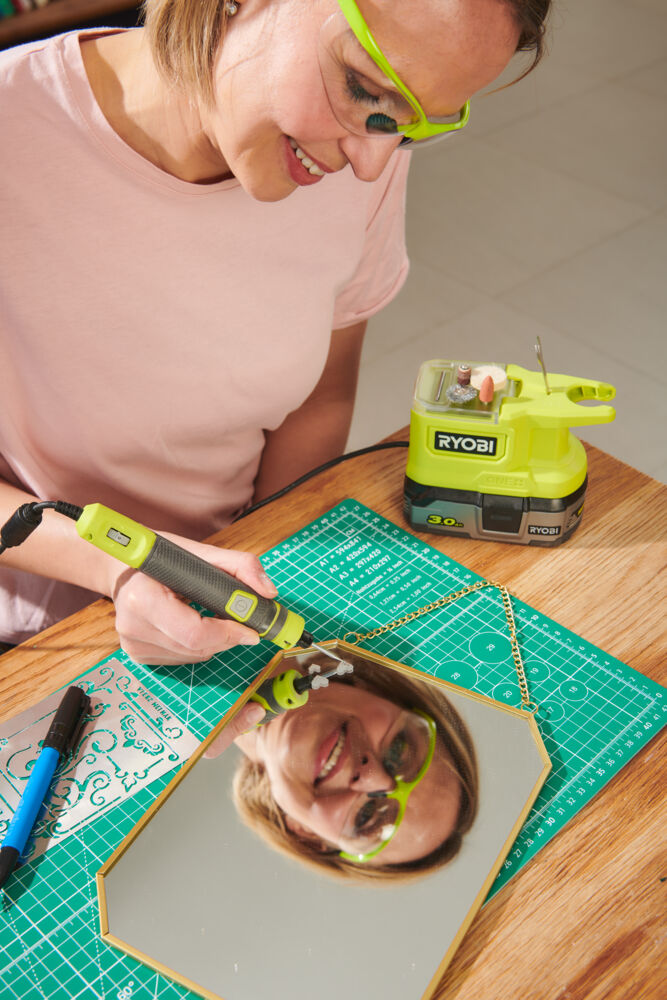 ONE + / Прямая шлифмашина RYOBI RRT18-0
