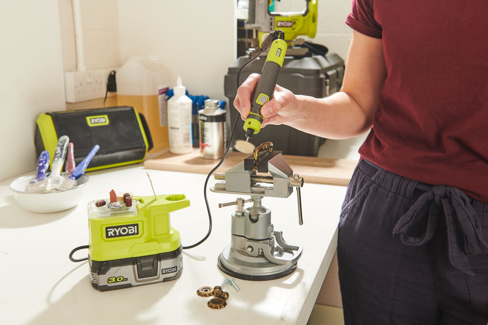 ONE + / Прямая шлифмашина RYOBI RRT18-0