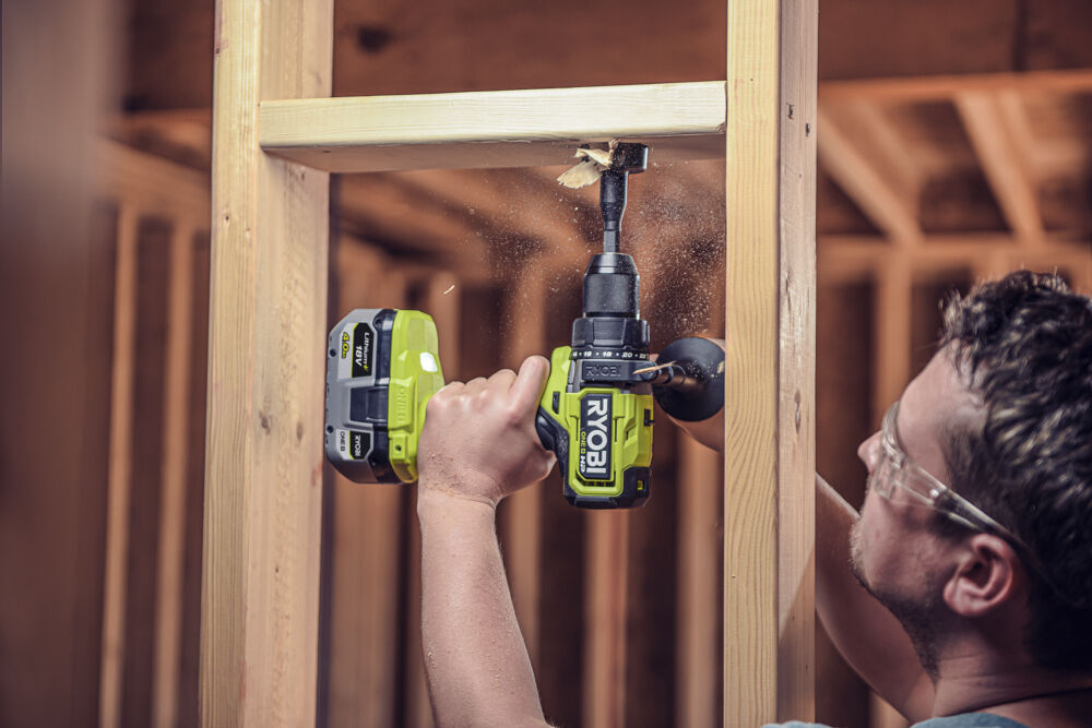ONE + / Ударная дрель-шуруповерт RYOBI RPD18X-2C52S