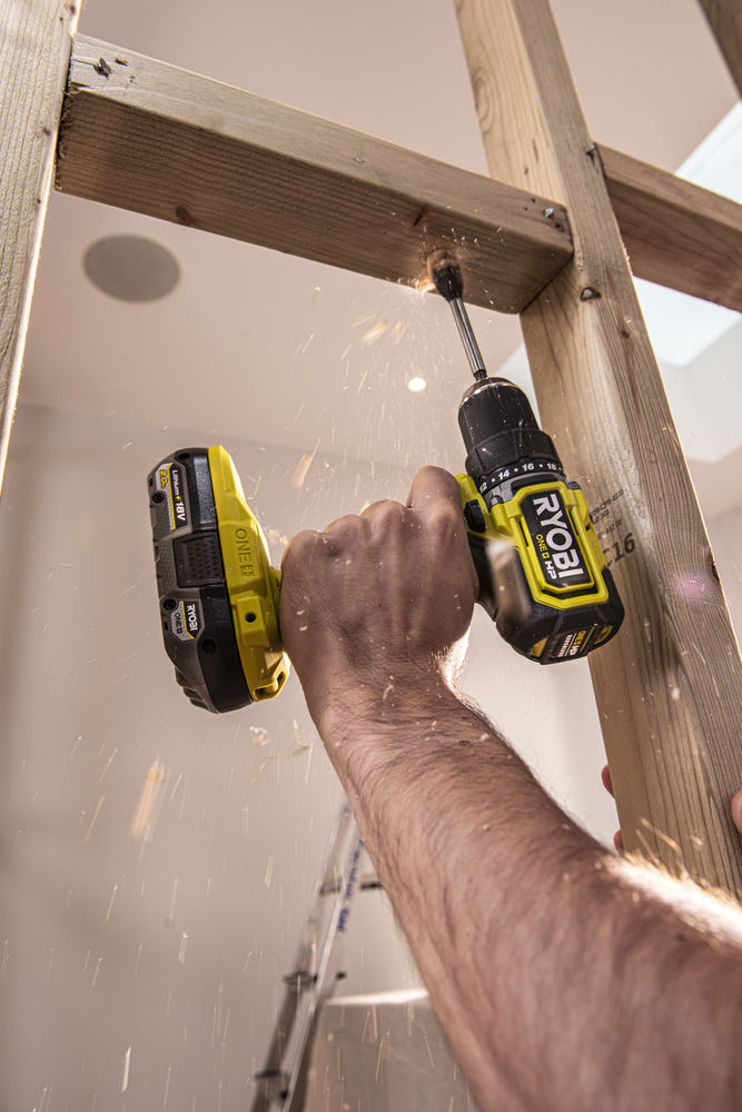 ONE + / Дрель-шуруповерт RYOBI HP RDD18C-220S
