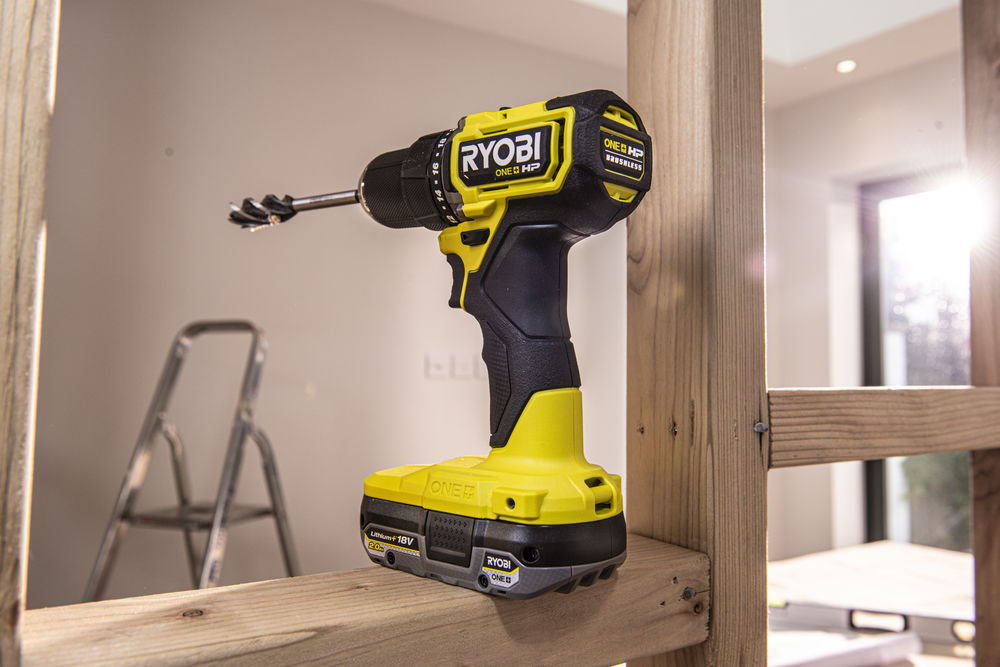 ONE + / Дрель-шуруповерт RYOBI HP RDD18C-220S