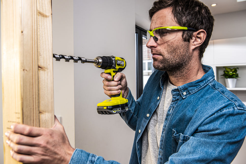 ONE + / Дрель-шуруповерт RYOBI HP RDD18C-220S