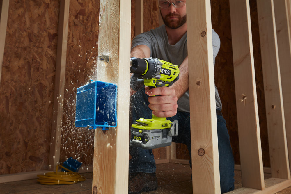 ONE + / Дрель-шуруповерт RYOBI R18PD7-252S