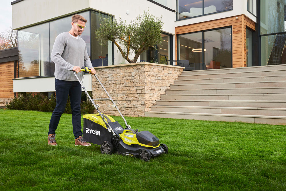 ONE + / Газонокосилка RYOBI RY18LMX37A-150