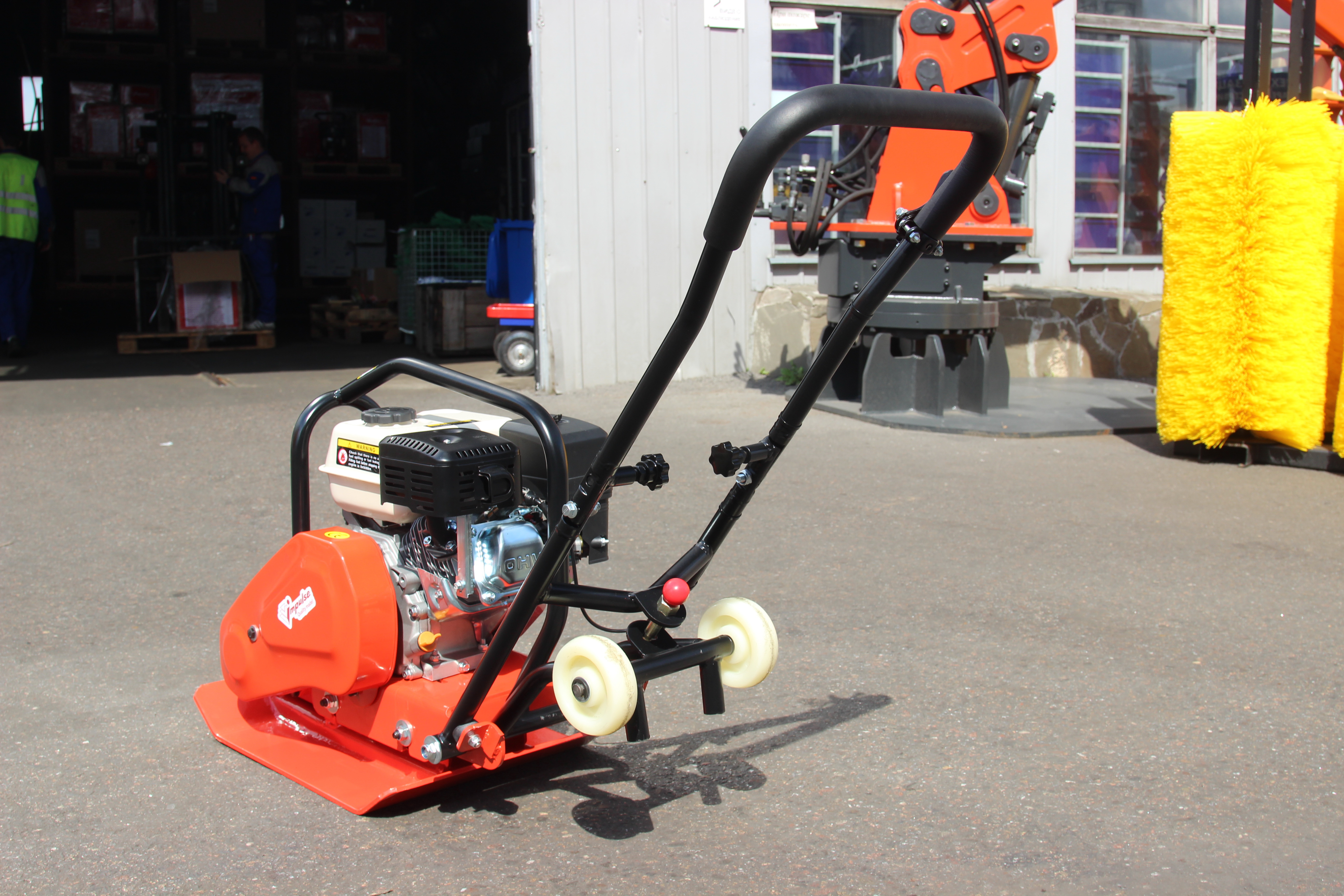 Виброплита Impulse VP60L Loncin G200F (колеса)