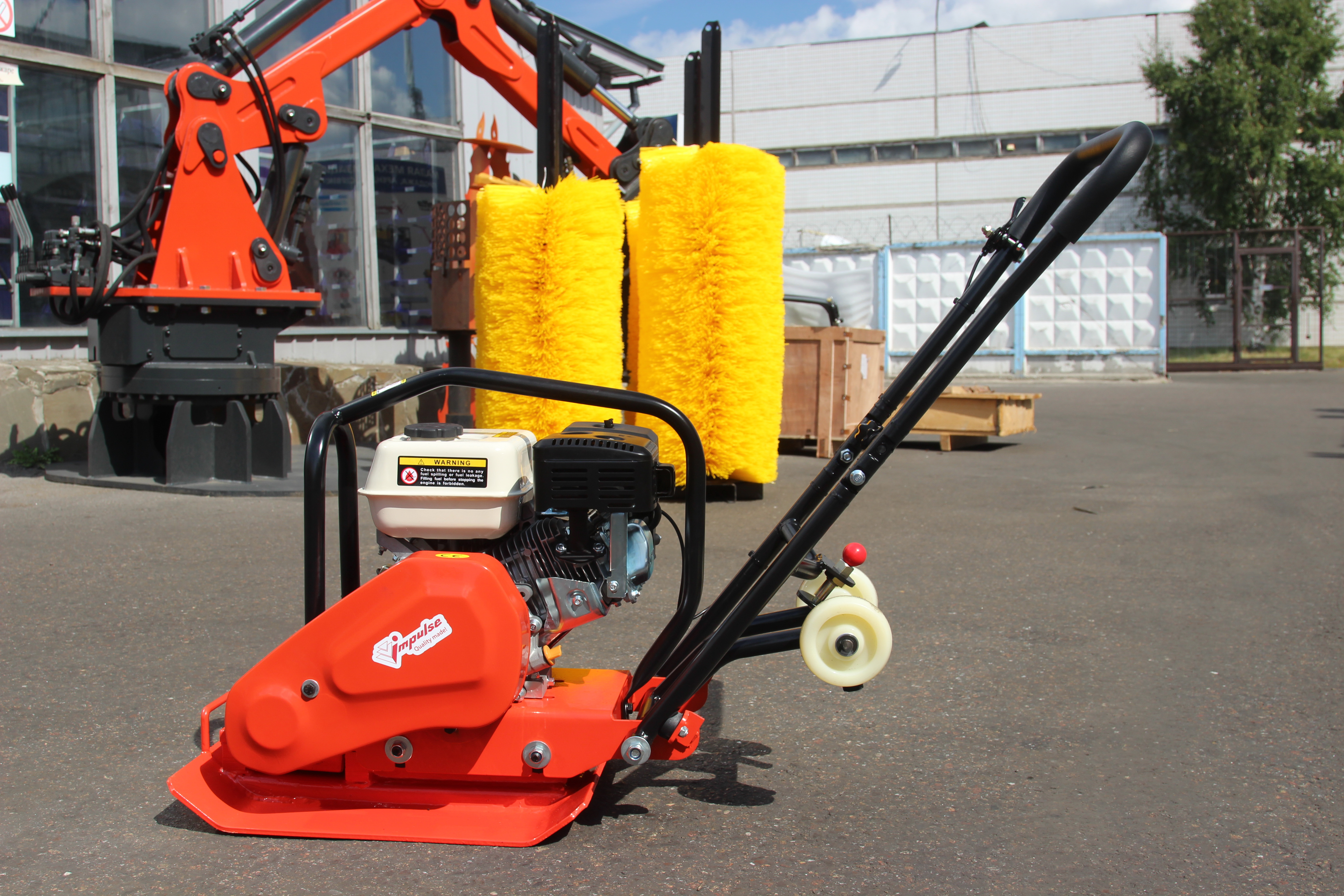 Виброплита Impulse VP60L Loncin G200F (колеса)