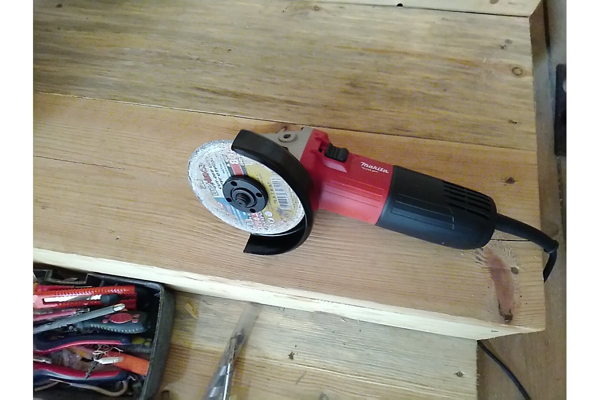 Угловая шлифмашина Makita M9508
