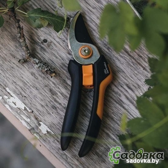 Секатор Fiskars Solid P321 1057162