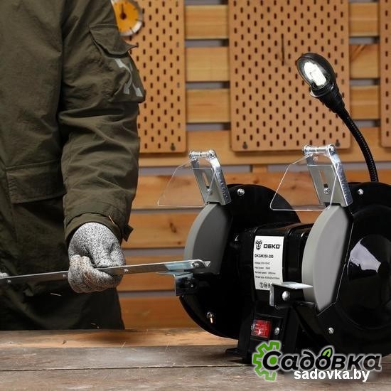 Заточный станок Deko DKGM400-200 063-4324
