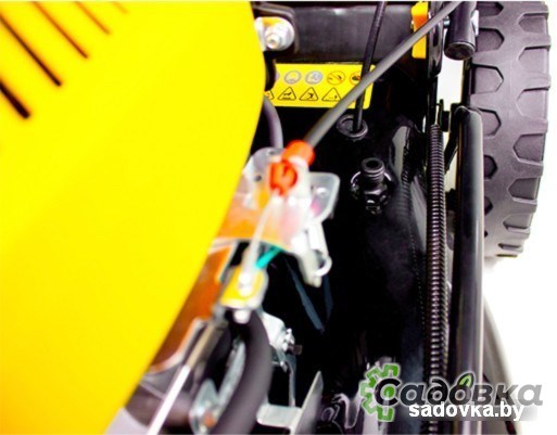 Колёсная газонокосилка Champion LM5345