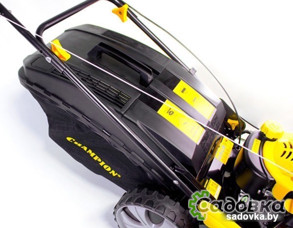 Колёсная газонокосилка Champion LM5345
