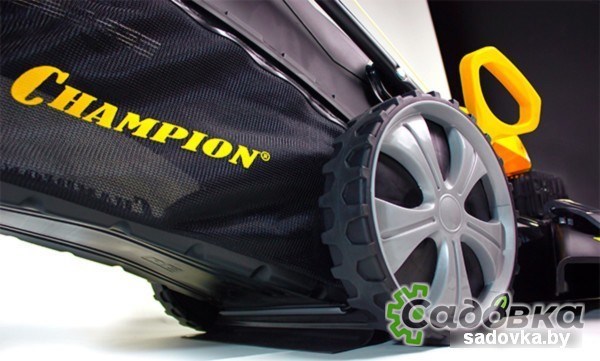 Колёсная газонокосилка Champion LM5345