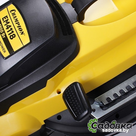 Колёсная газонокосилка Champion EM4118