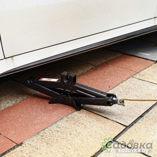 Ромбовый домкрат Deko DKJ03 1.8т