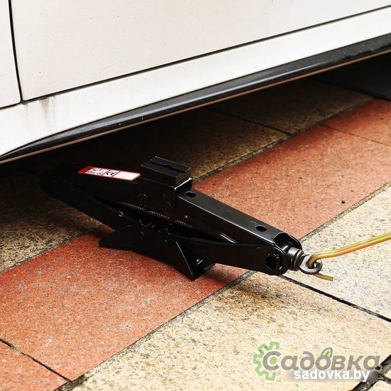 Ромбовый домкрат Deko DKJ02 1.2т