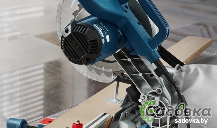 Дисковая (циркулярная) пила Bosch GCM 216 Professional 0601B33000