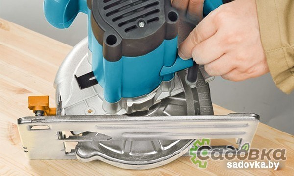 Дисковая пила Bort BHK-160U