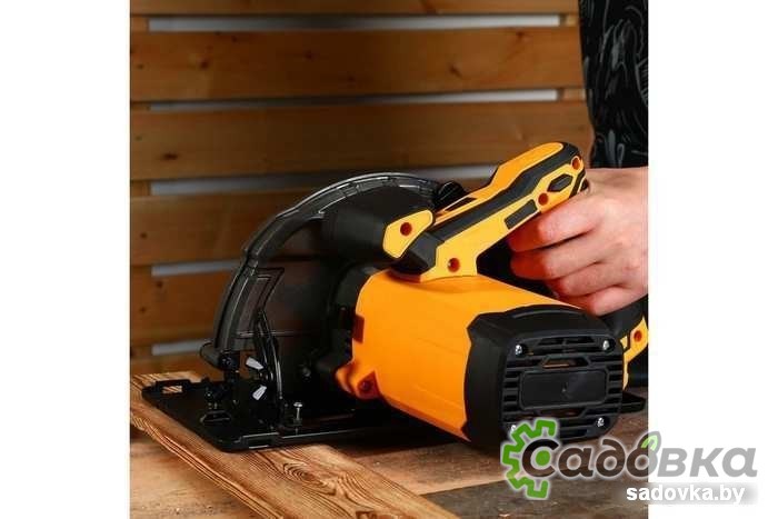 Дисковая (циркулярная) пила Deko DKCS2400-210