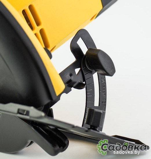 Дисковая пила Kolner KCS 140/900