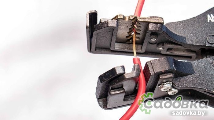 Инструмент для зачистки кабеля Total THT1591