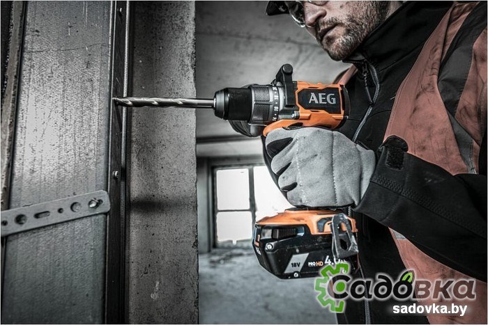 Дрель-шуруповерт AEG Powertools BS 18C3BL-402C 4935478936 (с 2-мя АКБ, кейс)