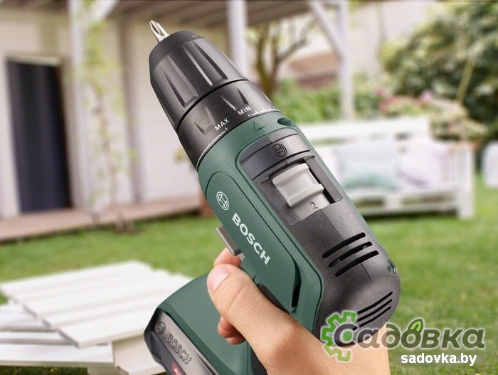 Дрель-шуруповерт Bosch UniversalDrill 18 06039C8002 (с 2-мя АКБ)