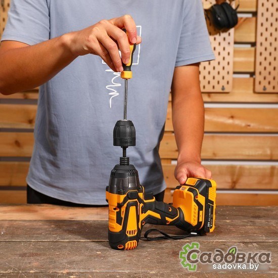 Винтоверт Deko DKIS20-Li Set 063-4392 (с 2-мя АКБ, кейс)