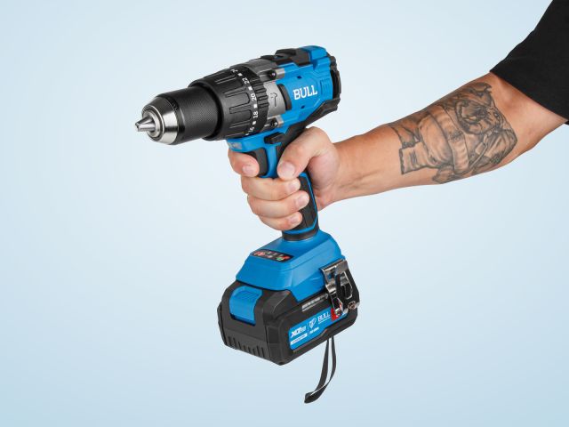 Аккум. дрель-шуруповерт BULL SR 1805 в чем. XLTpro, 2х4 А*ч, БЕСЩЕТ., 18 В, 120 Н*м, БЗП(мет.) 13 мм (Доп. функции: Ударное сверление, 