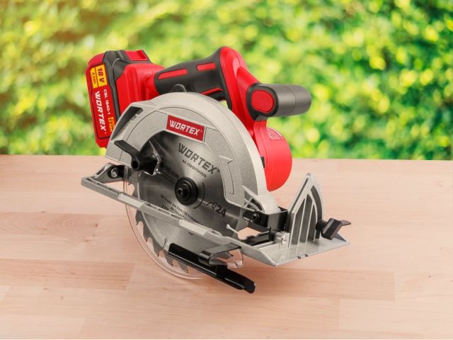 Аккум. циркулярная пила WORTEX CCS 1819-1 в чем. ALL1 XLT SET БЕСЩЕТ., 18 В, 185 мм, до 63 мм (АКБ 1х4 А*ч, ЗУ 2А) (1329533)