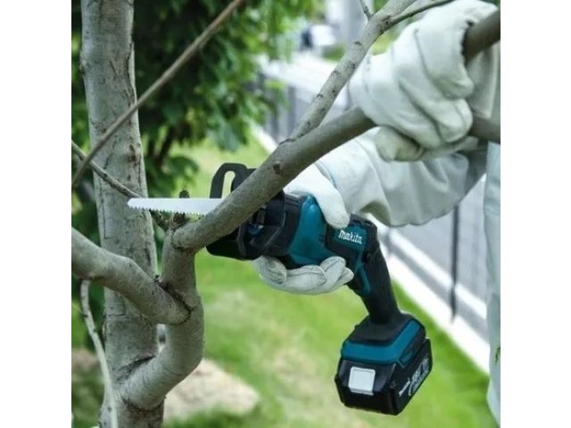 Аккум. сабельная пила MAKITA LXT DJR 183 RFE в кейсе (18.0 В, 2 акк., 3.0 А/ч, Li-Ion, дерево до 50 мм, металл до 50 мм) (DJR183RFE)